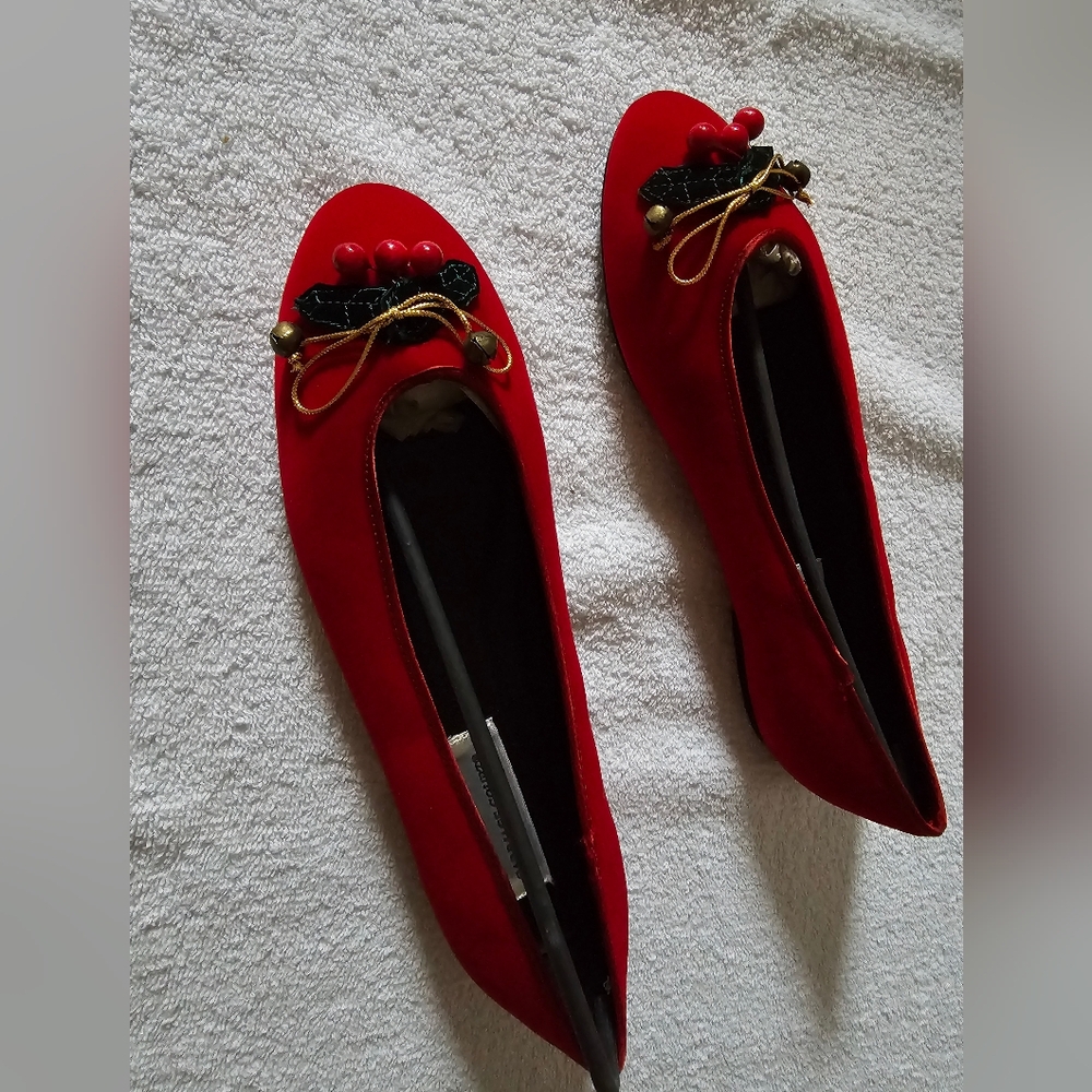 Chic Red Women's Flats with Hollu Bow Detail
